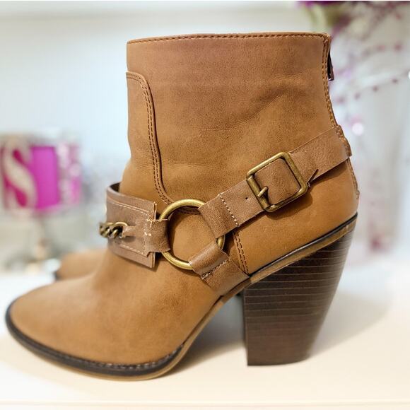 Candies Cognac Brown Harness Buckle Ankle Boots Block Heel Size 9 Boho Chic - Picture 1 of 9